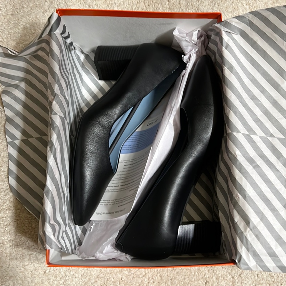 SKYPRO women’s flight crew heels- brand new!